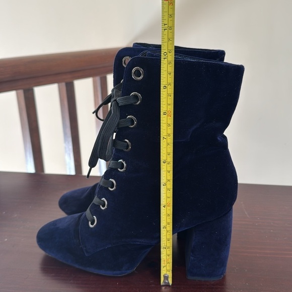 Bcbgeneration BCBG blue velvet lace up chunky heeled boots size 9 Victorian - Picture 10 of 11